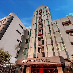 OYO Townhouse 2 Hotel Gunung Sahari Near Rs Hermina Kemayoran